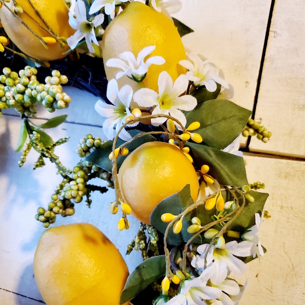 Lemon and Floral Wreath - Picture 3 of 4
